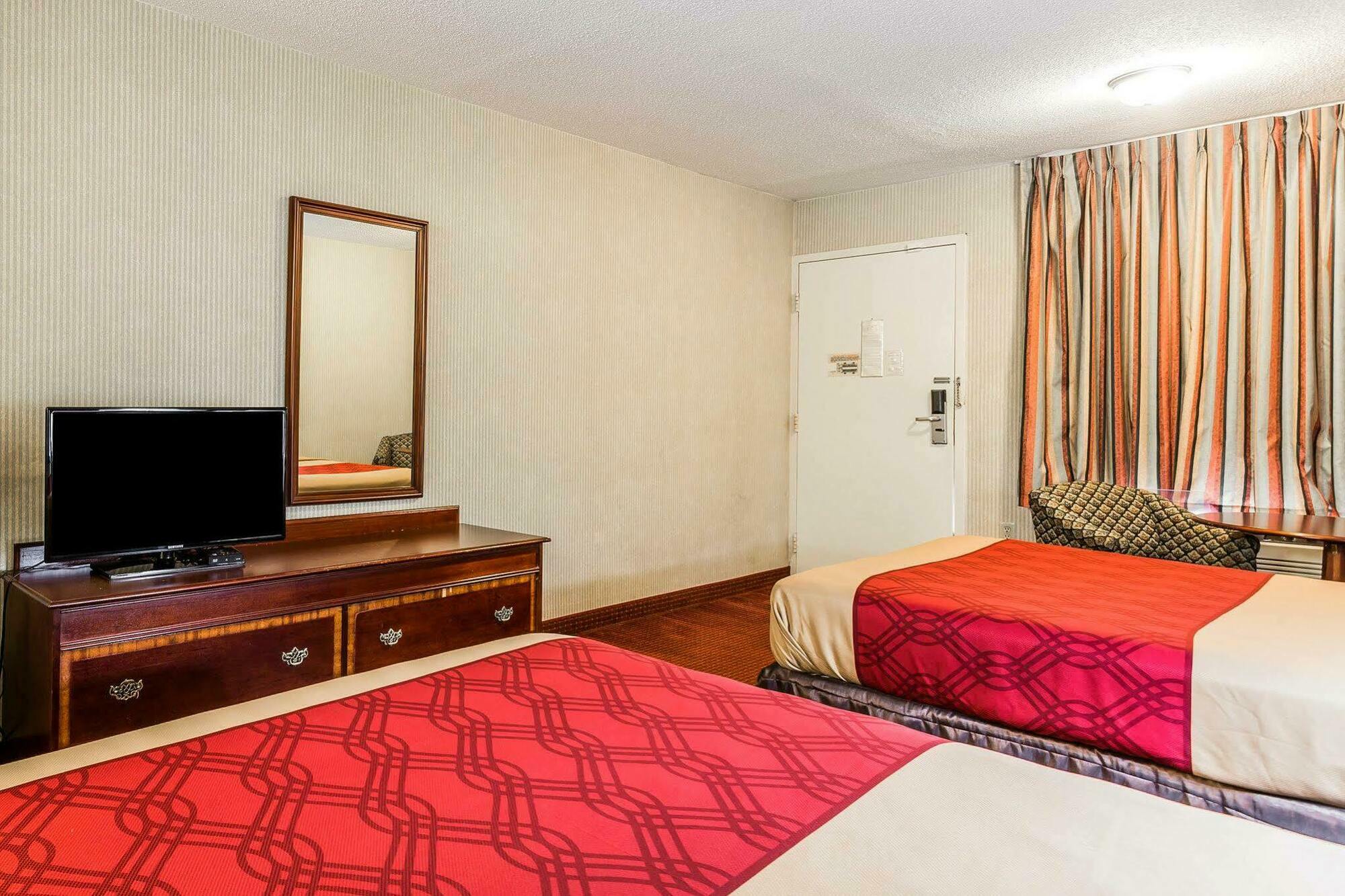 Econo Lodge Inn & Suites Matthews - Charlotte Exteriör bild