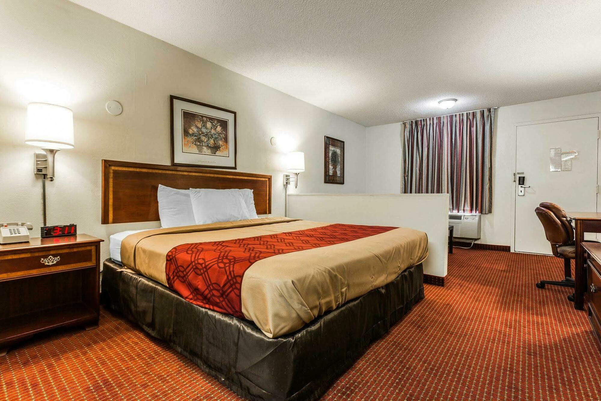 Econo Lodge Inn & Suites Matthews - Charlotte Exteriör bild