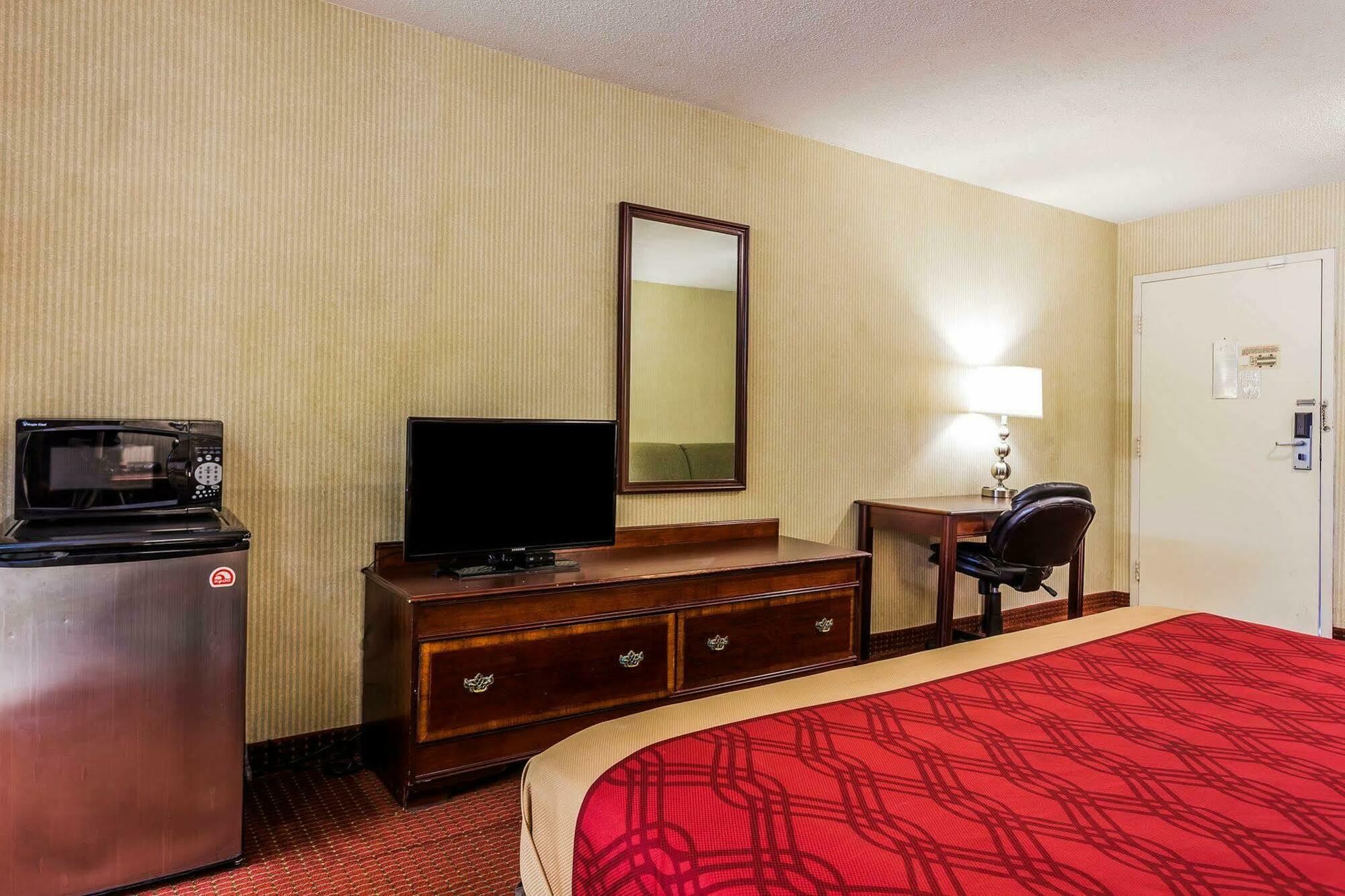 Econo Lodge Inn & Suites Matthews - Charlotte Exteriör bild