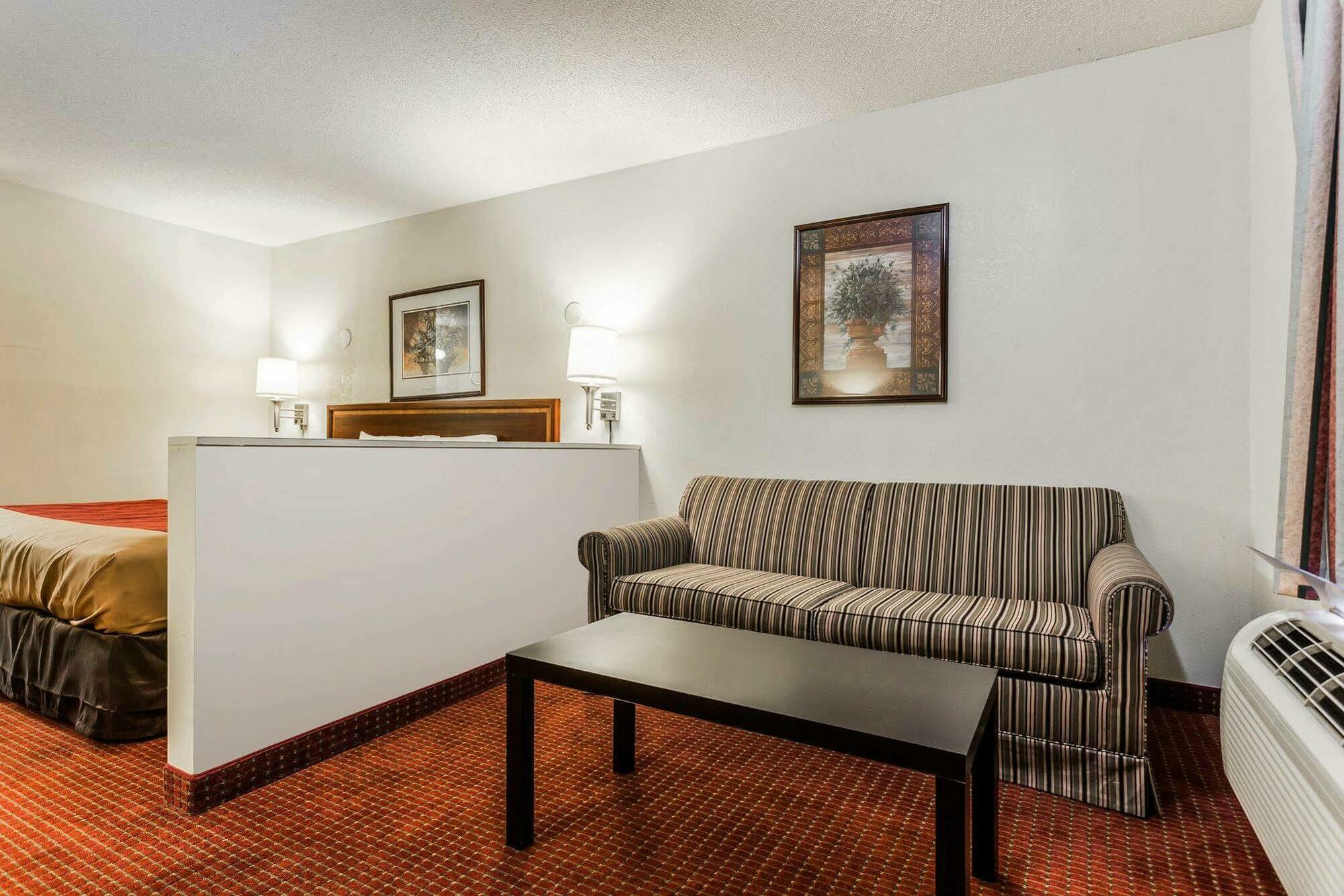 Econo Lodge Inn & Suites Matthews - Charlotte Exteriör bild